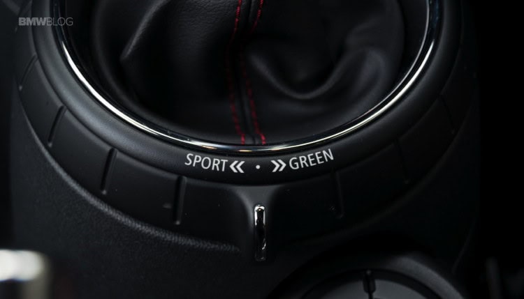 2016-MINI-JCW-Hardtop-test-drive-30