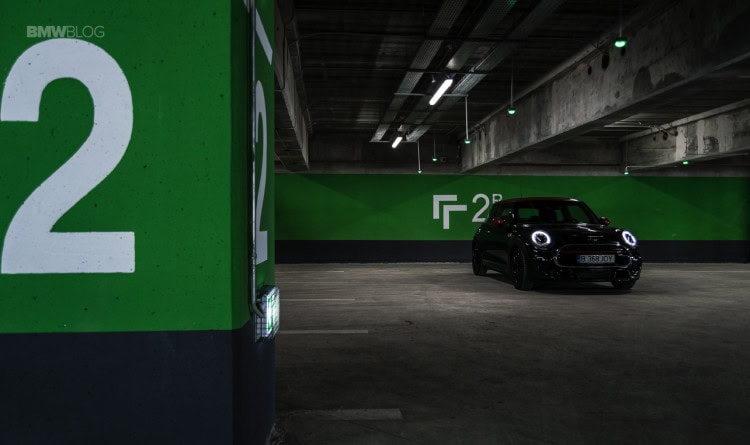 2016-MINI-JCW-Hardtop-test-drive-38