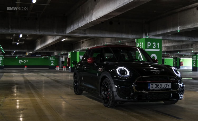 2016-MINI-JCW-Hardtop-test-drive-41