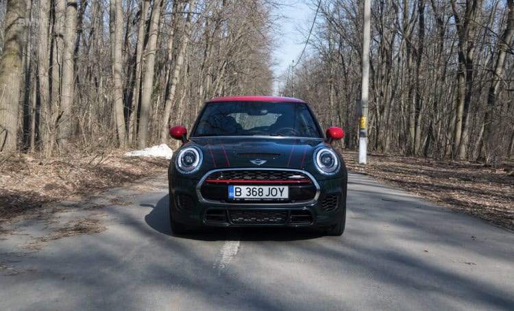 2016-MINI-JCW-Hardtop-test-drive-48