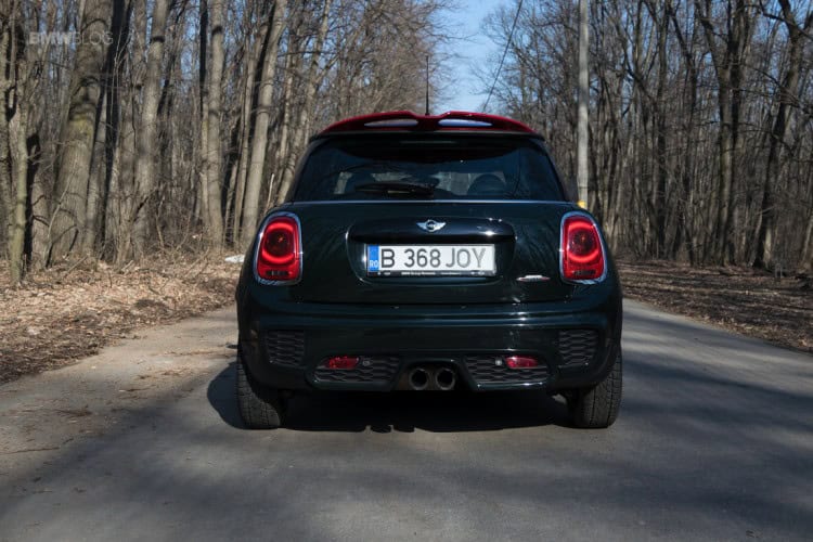 2016-MINI-JCW-Hardtop-test-drive-52