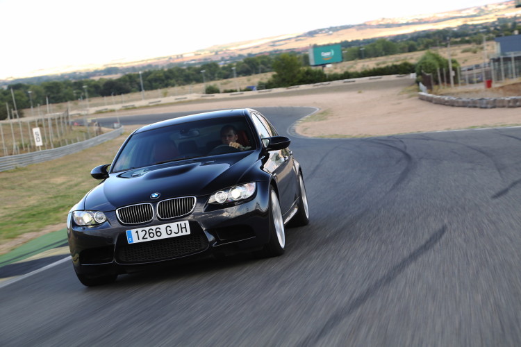 BMW-E90-M3-images-4