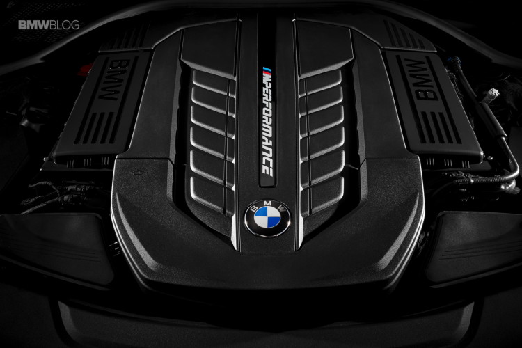 BMW-M760Li-xDrive-images-14