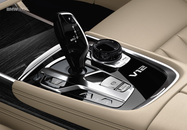 BMW-M760Li-xDrive-images-32