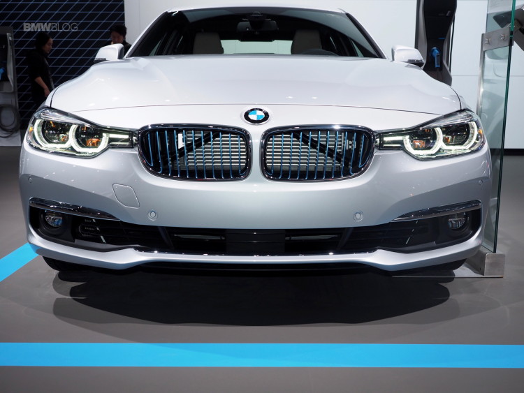 2016-BMW-330e-iPerformance-10
