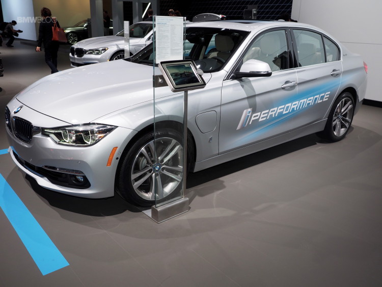 2016-BMW-330e-iPerformance-12