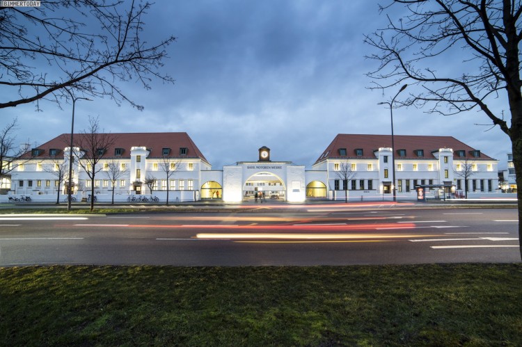 BMW-Classic-Historisches-Torgebauede-01