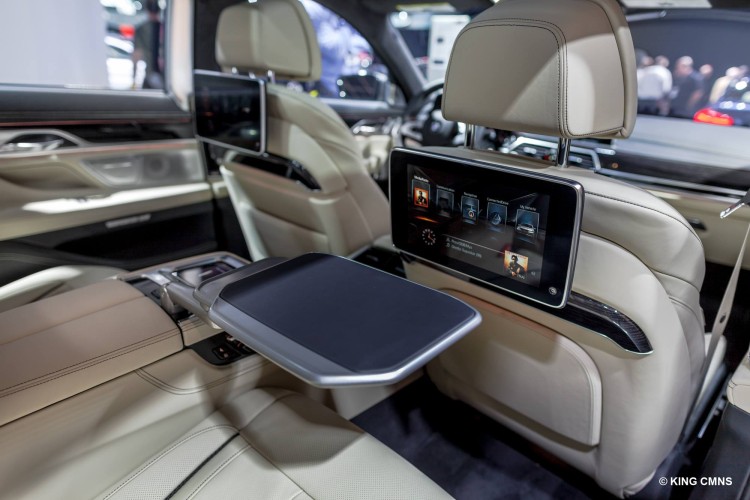 2016-BMW-M760Li-image-3