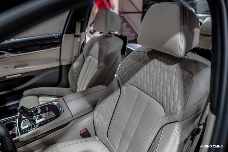 2016-BMW-M760Li-image-7