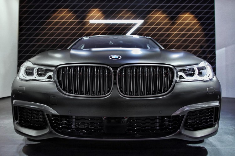 2016-BMW-M760Li-image-9