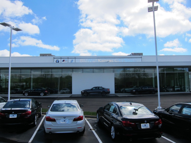 BMW-of-South-Kansas-City-13