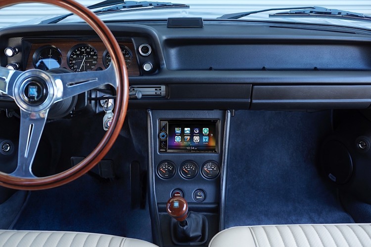 Clarion-1974-BMW-2002-image-9