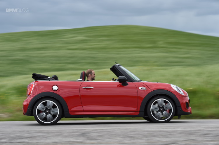 2016-MINI-JCW-Convertible-34