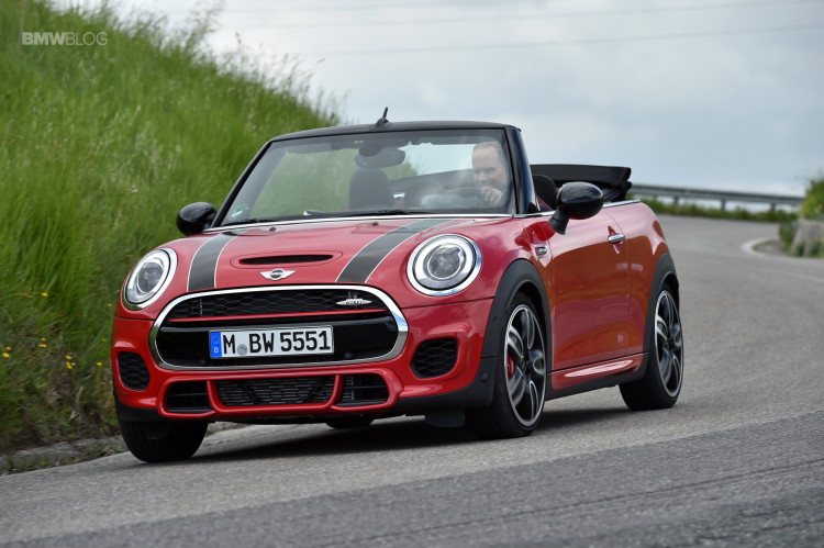 2016-MINI-JCW-Convertible-90