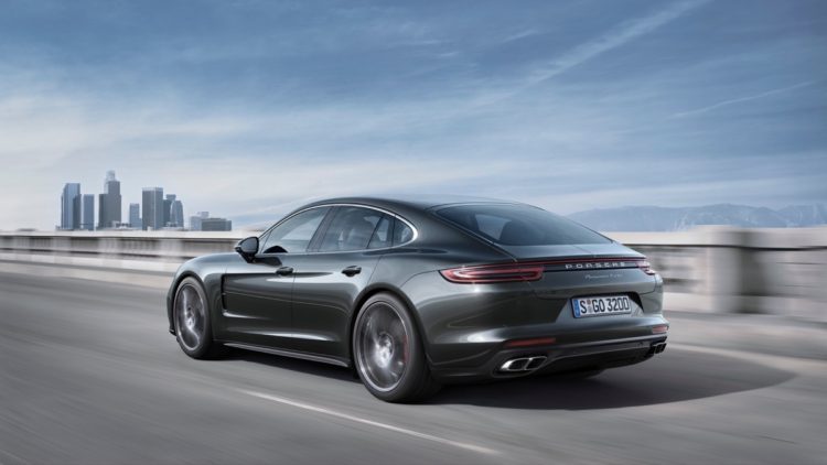 2017-Porsche-Panamera4