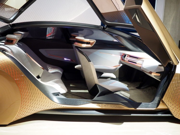 BMW-Vision-Next-100-24