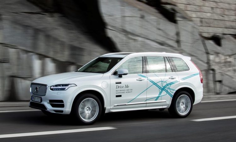 Volvo-XC90-self-driving