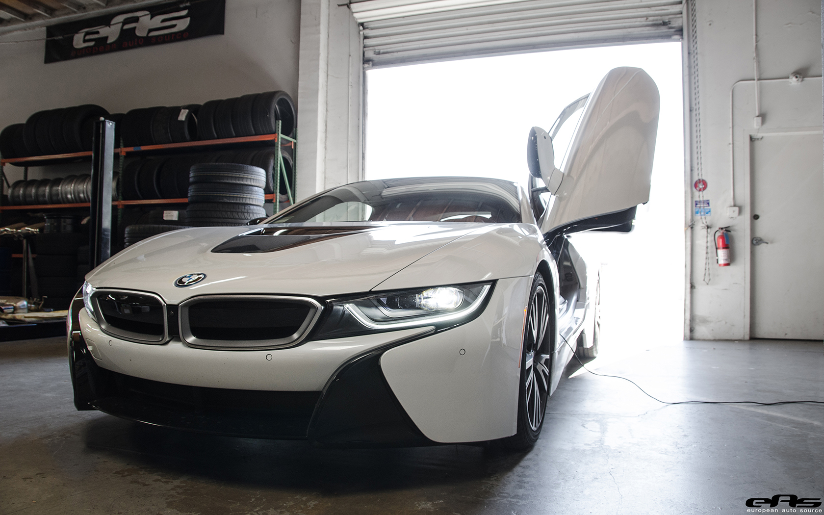 Crystal White Pearl Metallic With A Frozen Grey Accent BMW i8