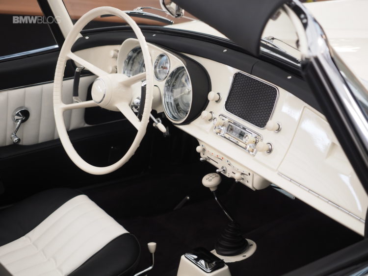 Elvis-Presley-BMW-507-launch-6