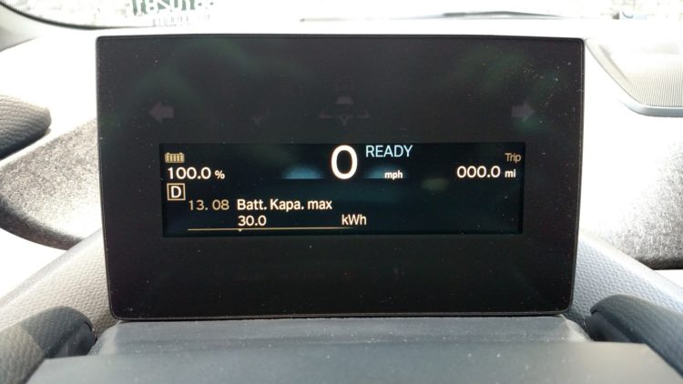 While the "Batt.Kapa.Max" isn't an exact measurement of the available capacity, but it is very close. Close enough to prove there's much more than the 27 kWh that BMW claims is available.