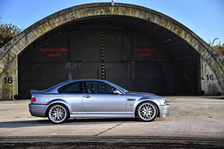 Video: Doing 300 km/h with an E46 M3 requires an S85 engine