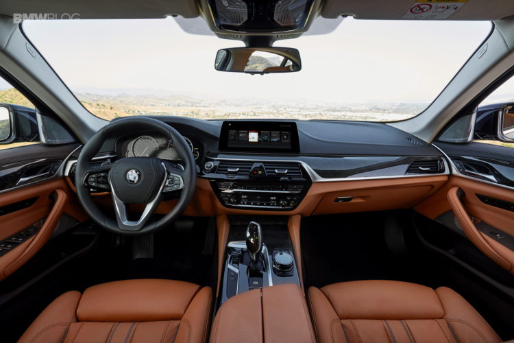 BMW-G30-5-Series-Luxury-Line-interior-6