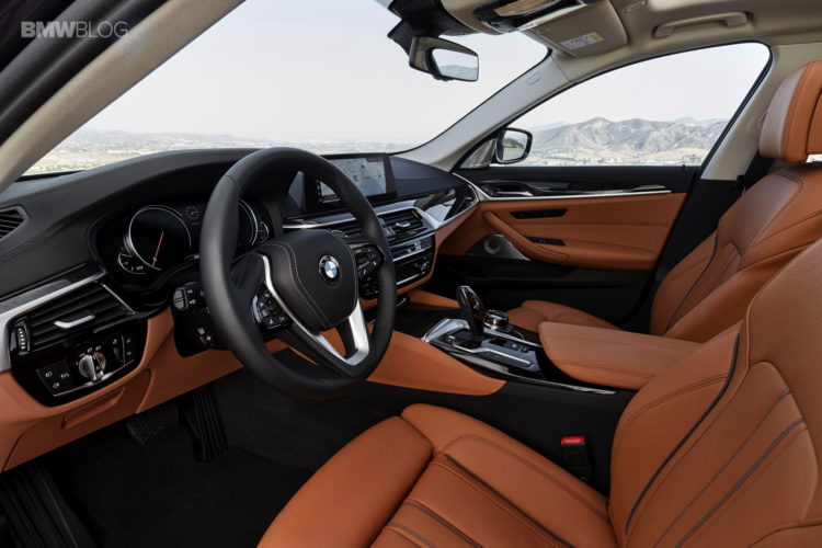 BMW-G30-5-Series-Luxury-Line-interior-7