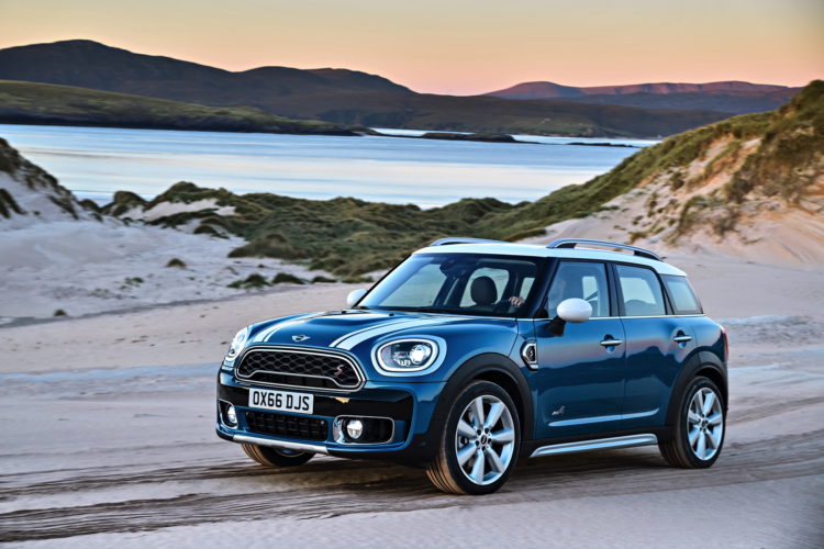 VIDEOS: The 2017 MINI Countryman