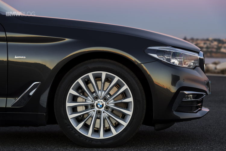 2017-BMW-530d-xDrive-42