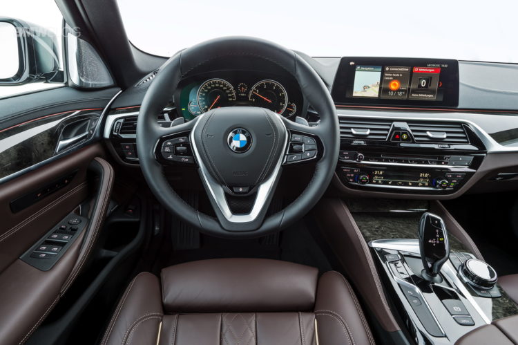 2017-BMW-530d-xDrive-46