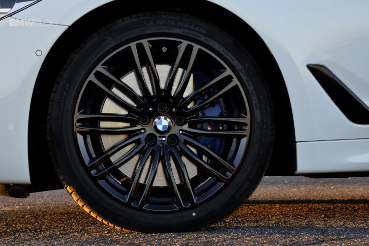 2017-BMW-540i-sDrive-49