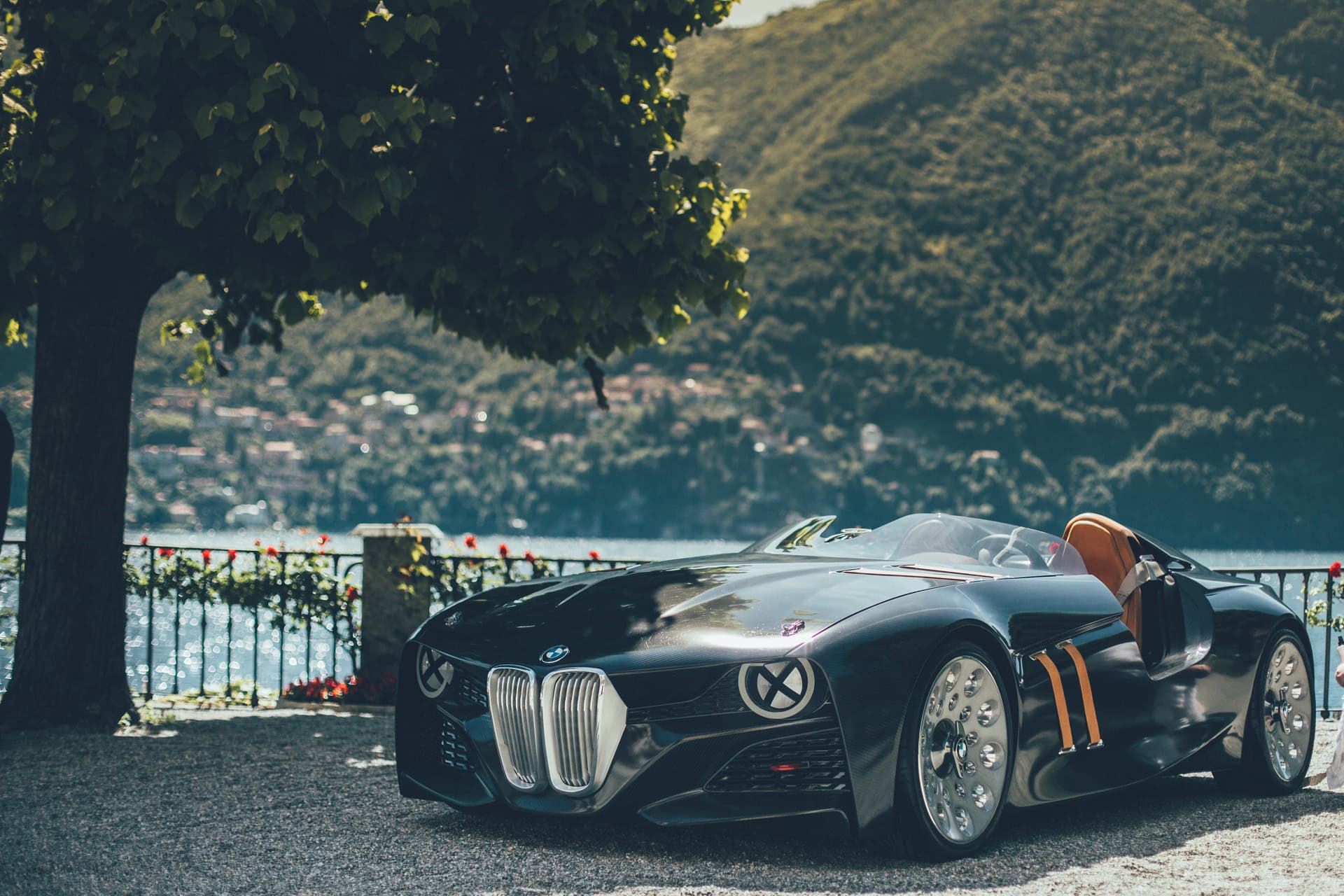 BMW 328 Hommage concept car side profile at Villa d’Este"
