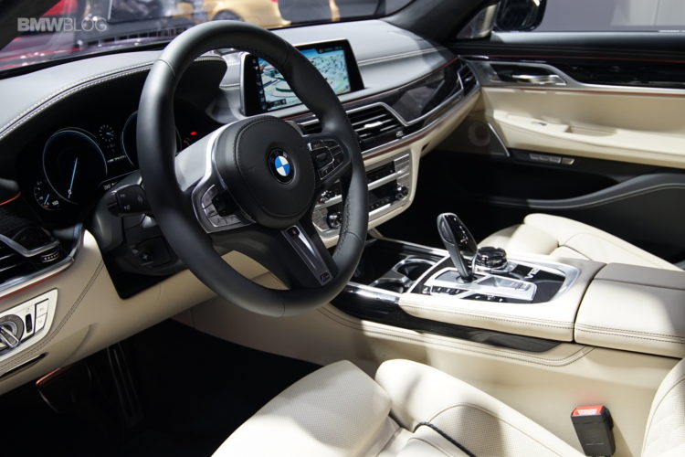 BMW-M760Li-LA-5