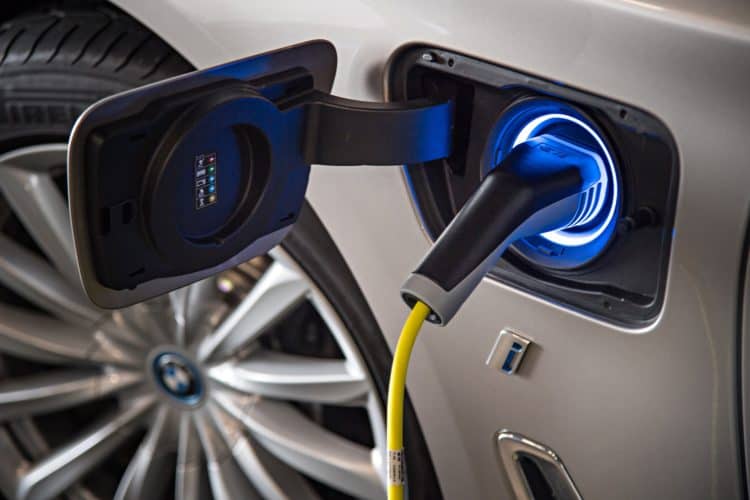 P90228776_highRes_bmw-740le-xdrive-ipe