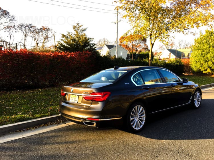 2017-BMW-740e-28