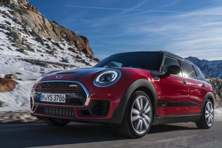 Video: MINI JCW Clubman vs Mercedes-AMG A35 Track comparison