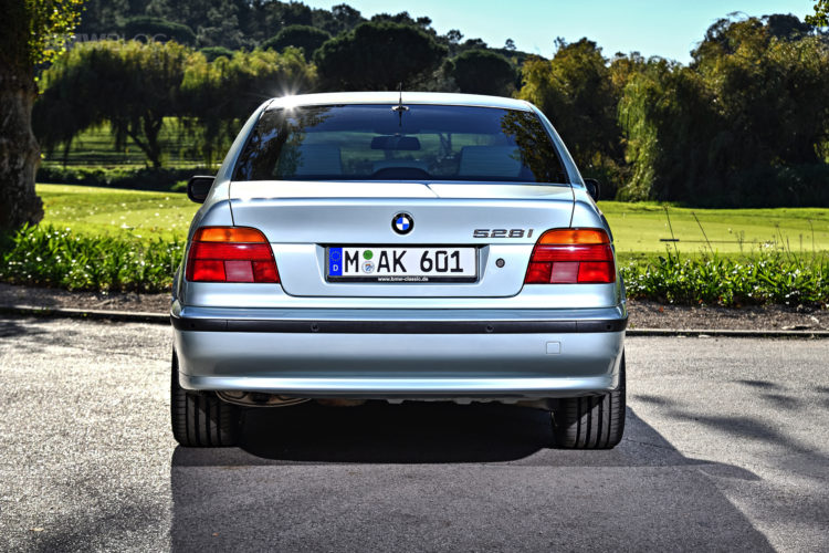 BMW-E39-5-Series-photos-06
