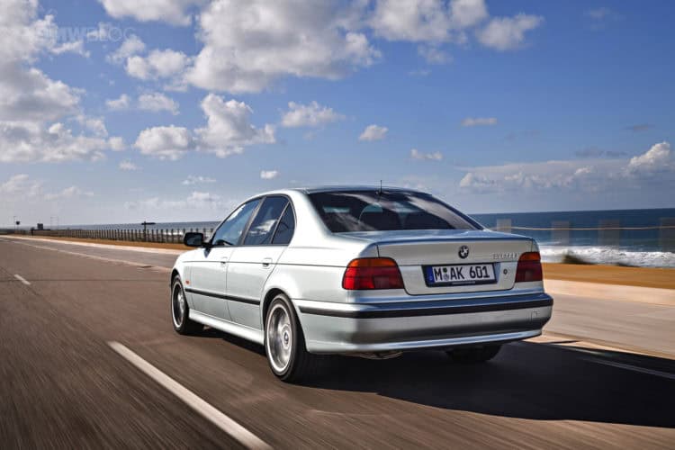 E39 BMW 5 Series rear three quarter view