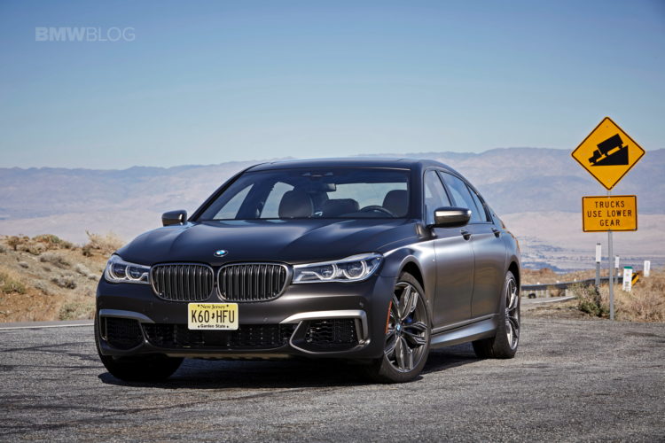 VIDEO: BMW M760Li vs Skoda Superb 280