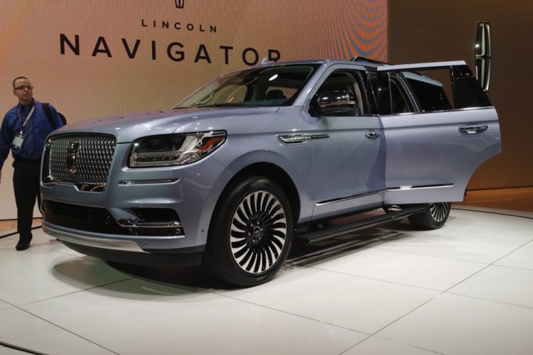 2017 NYIAS: 2018 Lincoln Navigator debuts old-school American luxury