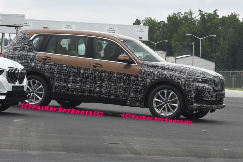 BMW X7 drops some camo, goes out for a ride