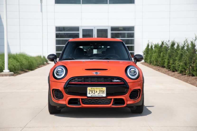 VIDEO: MINI JCW versus hot-hatch competition — Carwow Drag Race