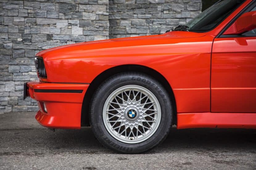 BMW 318is E30 Cleaned By Blasting Dry Ice Is Satisfying To Watch