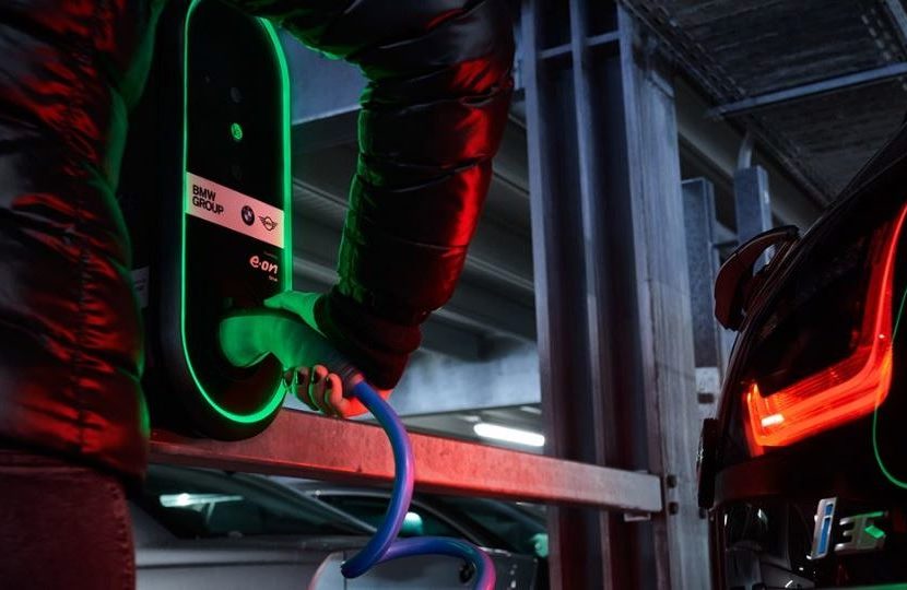 BMW and E.ON sign deal for 4,100 green charging points across Germany