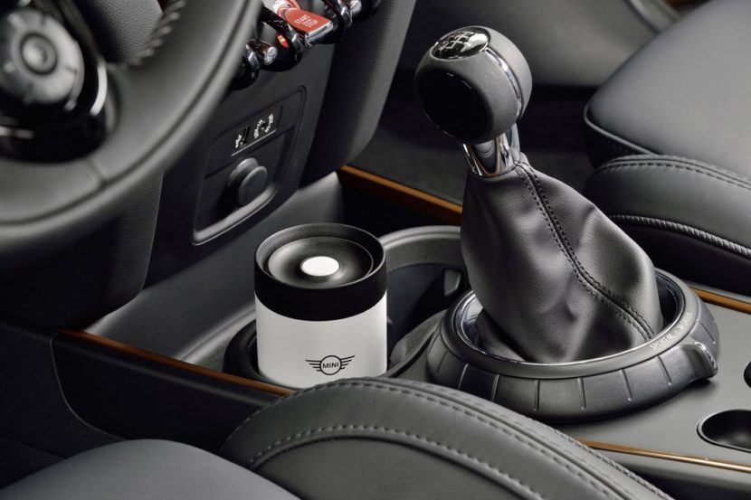 Manual MINI models are coming back to the US next year