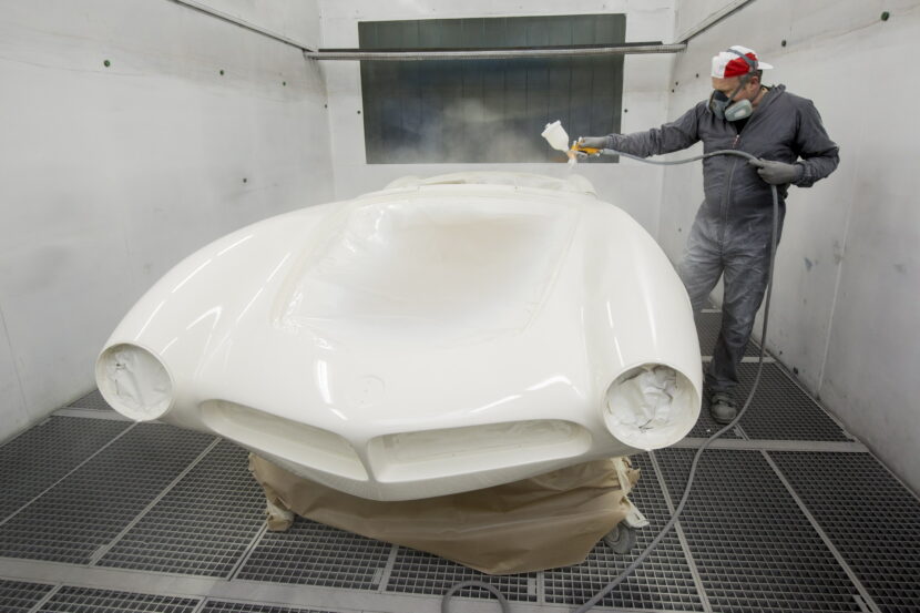 The restoration process of the BMW 507 of Elvis Presley (8) Painting the Elvis Presley BMW 507