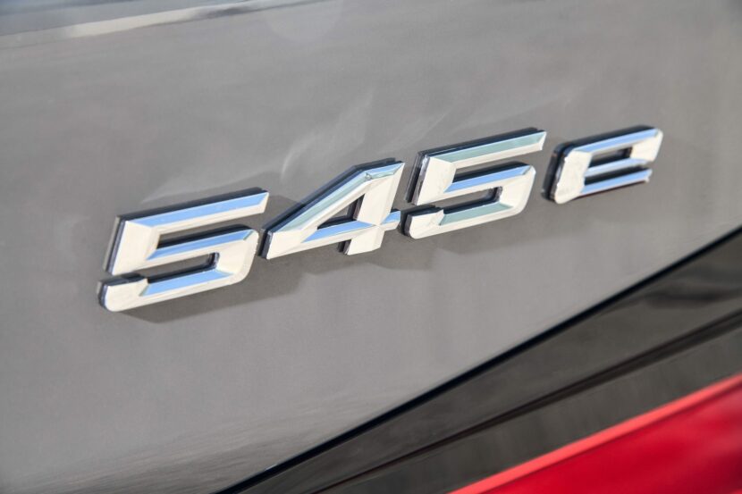 Video: BMW 545e Goes All Out on Autobahn, Proves It’s Fast Enough
