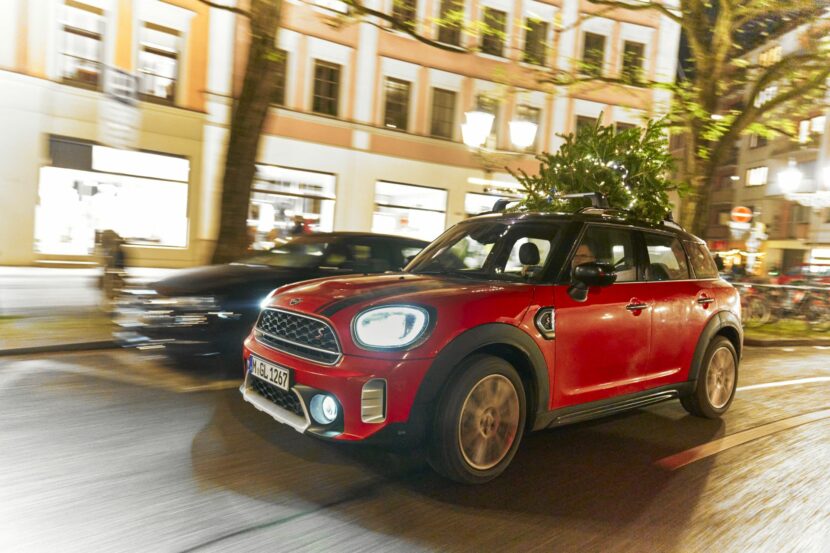 Video: MINI Countryman goes Christmas tree hunting
