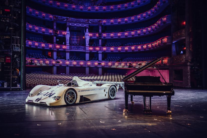 Video: BMW V12 LMR Art Car steps up on the Munich Opera House stage