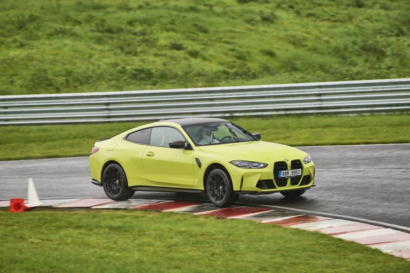 Video: BMW M4 Competition drag races Chevrolet Corvette